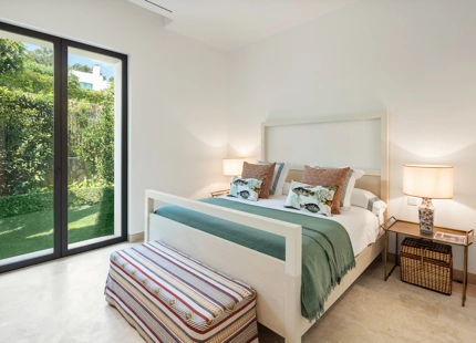 RESIDENCIA DE LUJO EN EL RESORT FINCA CORTESIN: UNA JOYA DE LA ARQUITECTURA MODERNA