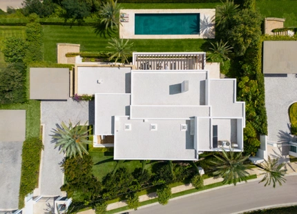 RESIDENCIA DE LUJO EN EL RESORT FINCA CORTESIN: UNA JOYA DE LA ARQUITECTURA MODERNA