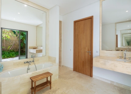 RESIDENCIA DE LUJO EN EL RESORT FINCA CORTESIN: UNA JOYA DE LA ARQUITECTURA MODERNA