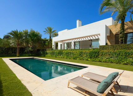 RESIDENCIA DE LUJO EN EL RESORT FINCA CORTESIN: UNA JOYA DE LA ARQUITECTURA MODERNA