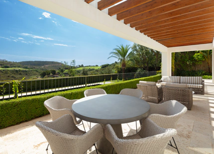 RESIDENCIA DE LUJO EN EL RESORT FINCA CORTESIN: UNA JOYA DE LA ARQUITECTURA MODERNA