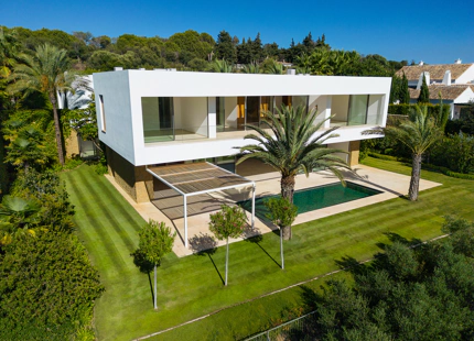 VILLA DE LUJO EN FINCA CORTESIN: UN SANTUARIO MEDITERRÁNEO