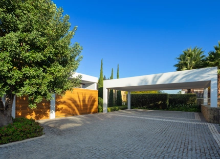 VILLA DE LUJO EN FINCA CORTESIN: UN SANTUARIO MEDITERRÁNEO