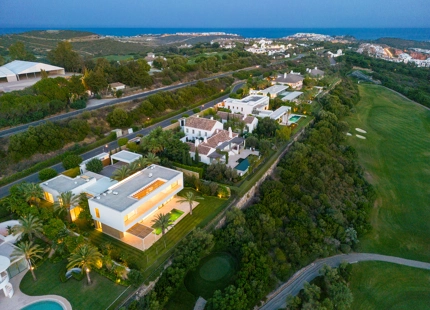 VILLA DE LUJO EN FINCA CORTESIN: UN SANTUARIO MEDITERRÁNEO
