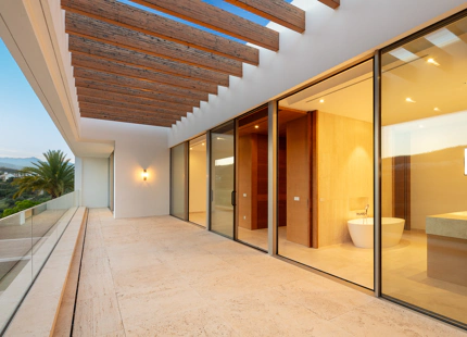 VILLA DE LUJO EN FINCA CORTESIN: UN SANTUARIO MEDITERRÁNEO