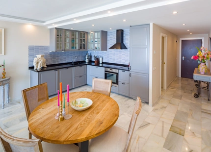 EXQUISITE LUXURY APARTMENT WITH PANORAMIC VIEWS IN PUERTO BANÚS