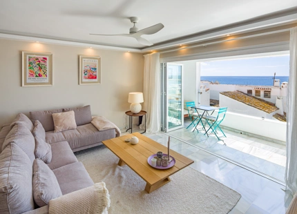 EXQUISITE LUXURY APARTMENT WITH PANORAMIC VIEWS IN PUERTO BANÚS