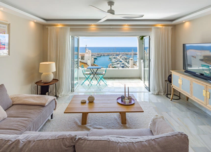 EXQUISITE LUXURY APARTMENT WITH PANORAMIC VIEWS IN PUERTO BANÚS