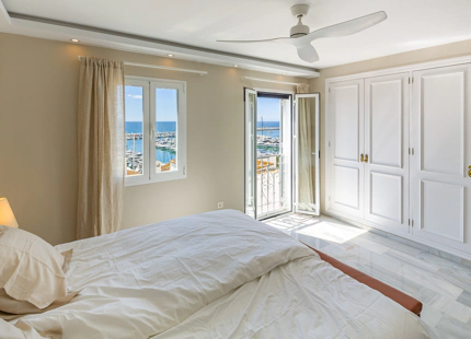 EXQUISITE LUXURY APARTMENT WITH PANORAMIC VIEWS IN PUERTO BANÚS