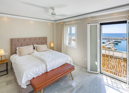 EXQUISITE LUXURY APARTMENT WITH PANORAMIC VIEWS IN PUERTO BANÚS