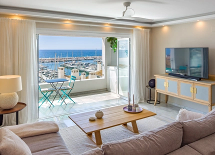 EXQUISITE LUXURY APARTMENT WITH PANORAMIC VIEWS IN PUERTO BANÚS