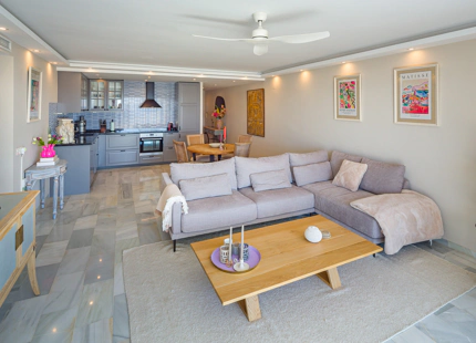 EXQUISITE LUXURY APARTMENT WITH PANORAMIC VIEWS IN PUERTO BANÚS