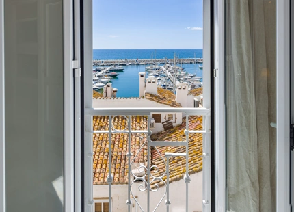 EXQUISITE LUXURY APARTMENT WITH PANORAMIC VIEWS IN PUERTO BANÚS