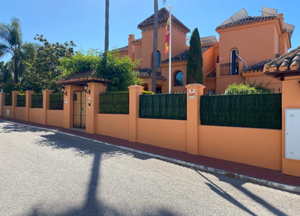 CLASSICAL-STYLE FAMILY VILLA FOR SALE IN NUEVA ANDALUCIA