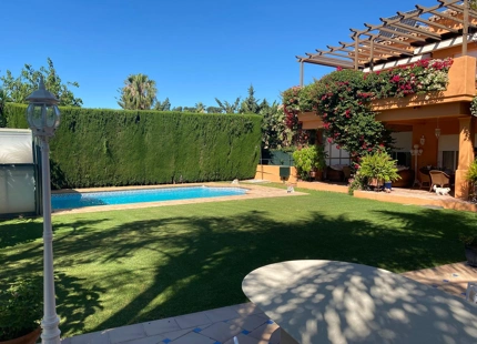 CLASSICAL-STYLE FAMILY VILLA FOR SALE IN NUEVA ANDALUCIA