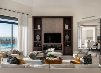 LUXURIOUS FRONTLINE GOLF VILLA FOR SALE IN NUEVA ANDALUCIA