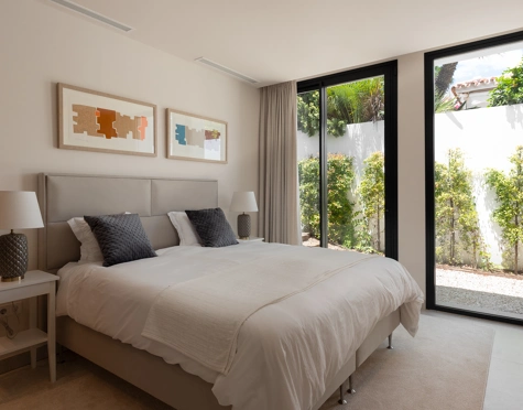 Villa for sale in Aloha, Nueva Andalucia