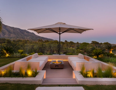 Villa for sale in Aloha, Nueva Andalucia
