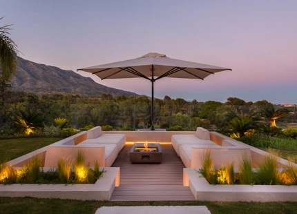 LUXURIOUS FRONTLINE GOLF VILLA FOR SALE IN NUEVA ANDALUCIA