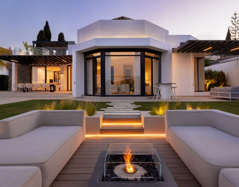 Villa for sale in Aloha, Nueva Andalucia