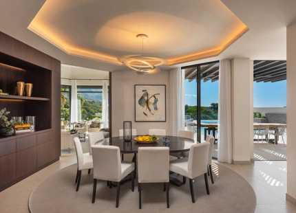 LUXURIOUS FRONTLINE GOLF VILLA FOR SALE IN NUEVA ANDALUCIA