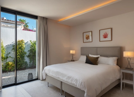 LUXURIOUS FRONTLINE GOLF VILLA FOR SALE IN NUEVA ANDALUCIA