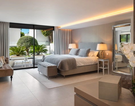 Villa for sale in Aloha, Nueva Andalucia