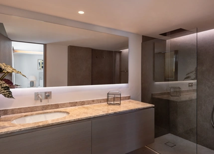 LUXURIOUS FRONTLINE GOLF VILLA FOR SALE IN NUEVA ANDALUCIA