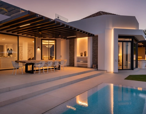 Villa for sale in Aloha, Nueva Andalucia