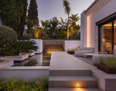 Villa for sale in Aloha, Nueva Andalucia