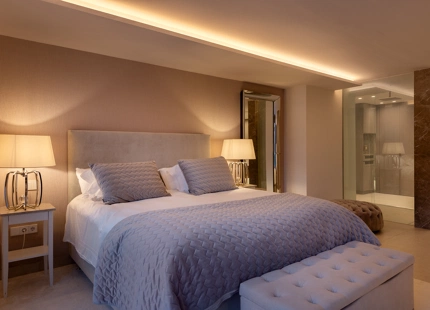 LUXURIOUS FRONTLINE GOLF VILLA FOR SALE IN NUEVA ANDALUCIA