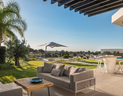 Villa for sale in Aloha, Nueva Andalucia