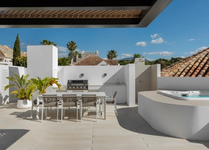 LUXURIOUS FRONTLINE GOLF VILLA FOR SALE IN NUEVA ANDALUCIA