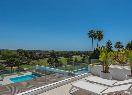 LUXURIOUS FRONTLINE GOLF VILLA FOR SALE IN NUEVA ANDALUCIA