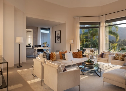 LUXURIOUS FRONTLINE GOLF VILLA FOR SALE IN NUEVA ANDALUCIA