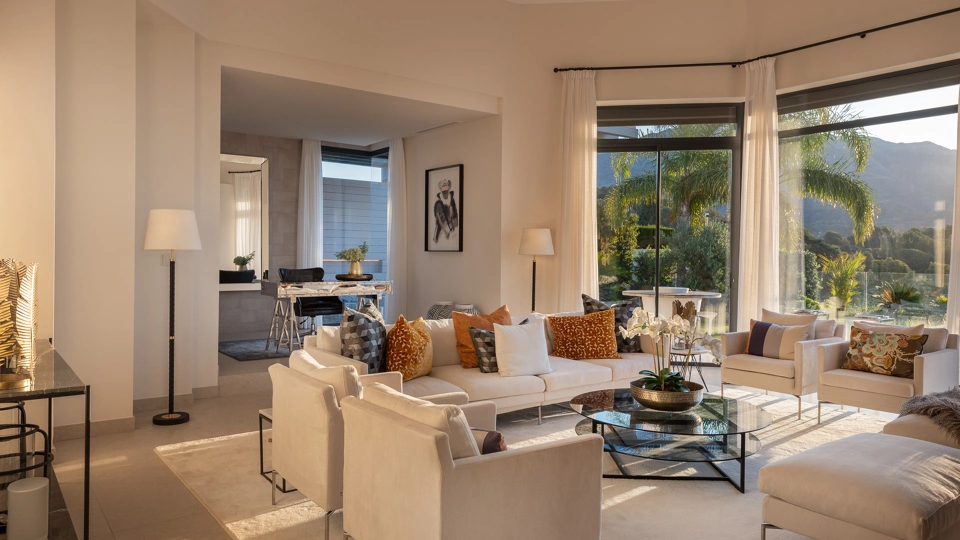 Villa for sale in Aloha, Nueva Andalucia