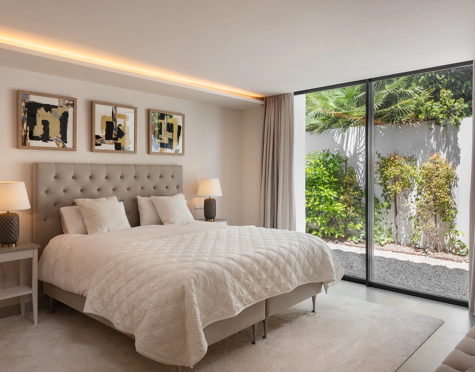 Villa for sale in Aloha, Nueva Andalucia