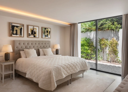 LUXURIOUS FRONTLINE GOLF VILLA FOR SALE IN NUEVA ANDALUCIA