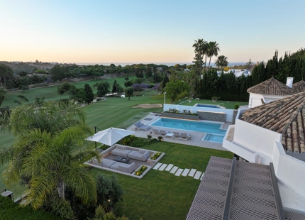 LUXURIOUS FRONTLINE GOLF VILLA FOR SALE IN NUEVA ANDALUCIA