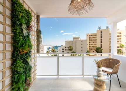 APARTAMENTO COMPLETAMENTE AMUEBLADO CON VISTAS AL MAR EN VENTA EN MARBELLA CENTRO