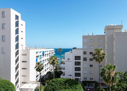 APARTAMENTO COMPLETAMENTE AMUEBLADO CON VISTAS AL MAR EN VENTA EN MARBELLA CENTRO