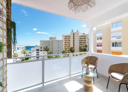 APARTAMENTO COMPLETAMENTE AMUEBLADO CON VISTAS AL MAR EN VENTA EN MARBELLA CENTRO