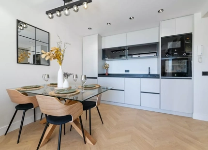 APARTAMENTO COMPLETAMENTE AMUEBLADO CON VISTAS AL MAR EN VENTA EN MARBELLA CENTRO