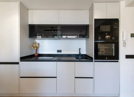 APARTAMENTO COMPLETAMENTE AMUEBLADO CON VISTAS AL MAR EN VENTA EN MARBELLA CENTRO