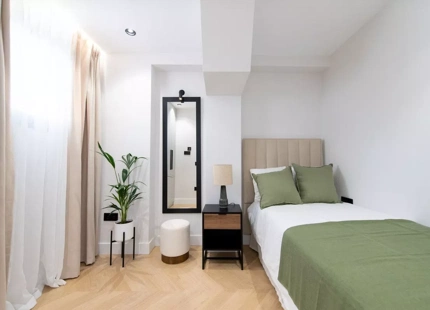 APARTAMENTO COMPLETAMENTE AMUEBLADO CON VISTAS AL MAR EN VENTA EN MARBELLA CENTRO