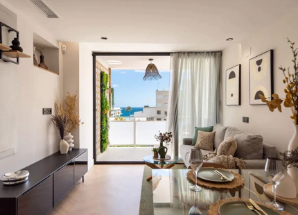 APARTAMENTO COMPLETAMENTE AMUEBLADO CON VISTAS AL MAR EN VENTA EN MARBELLA CENTRO
