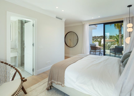 VILLA ÚNICA CON ESTILO ELEGANTE EN VENTA EN NUEVA ANDALUCÍA