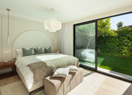 VILLA ÚNICA CON ESTILO ELEGANTE EN VENTA EN NUEVA ANDALUCÍA