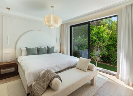 VILLA ÚNICA CON ESTILO ELEGANTE EN VENTA EN NUEVA ANDALUCÍA