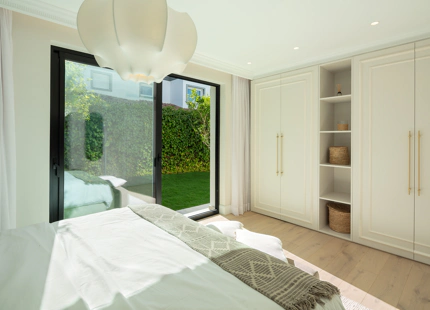 VILLA ÚNICA CON ESTILO ELEGANTE EN VENTA EN NUEVA ANDALUCÍA